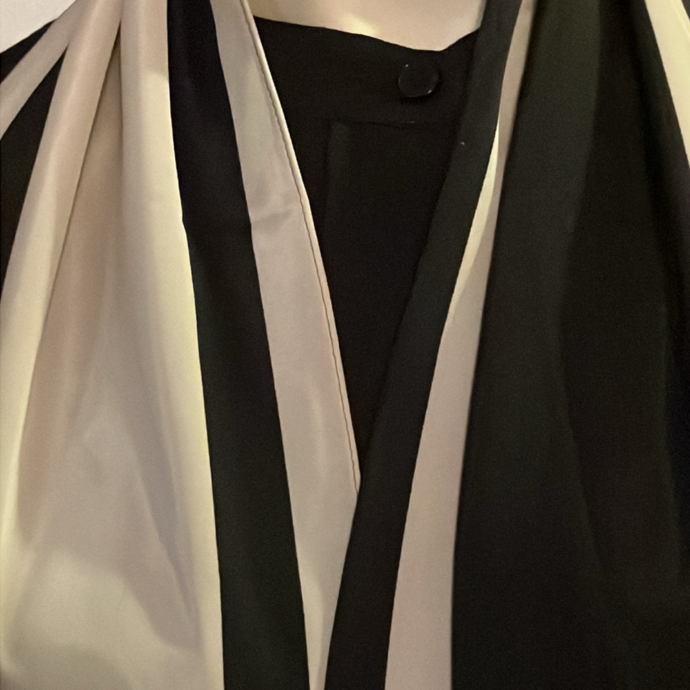 Beautiful, black and cream Vintage Vera Neumann scarf. - Picture 3 of 5